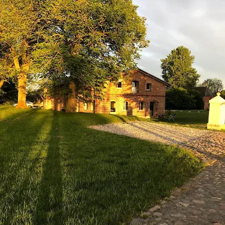 Alte Schmiede Mit Gutspark Lägenhet Rambin