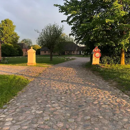 Alte Schmiede Mit Gutspark Lägenhet