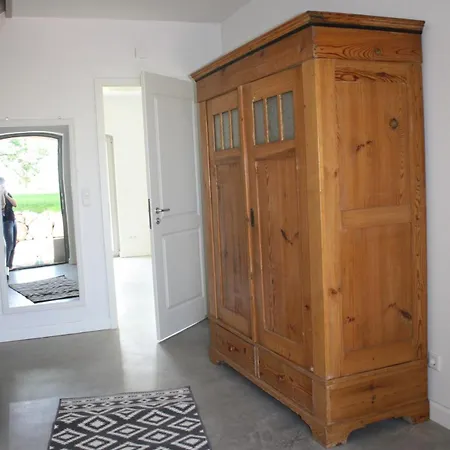 Apartment Alte Schmiede Mit Gutspark Rambin